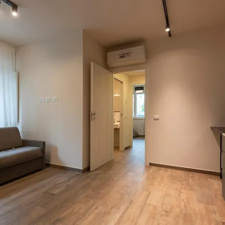 Iarsera And Casa de hóspedes 3*